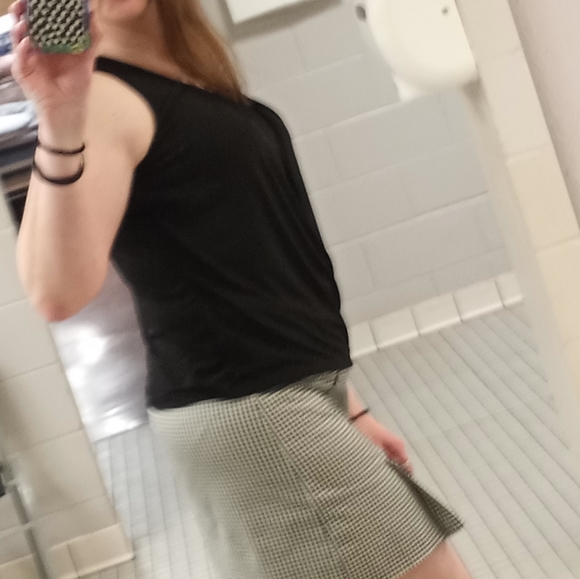 Meet your Posher, Anessa - Picture 5 of 6